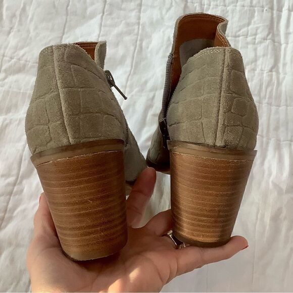 Lucky brand Saucie booties size 7M EUC green suede croc embossed - Picture 8 of 10